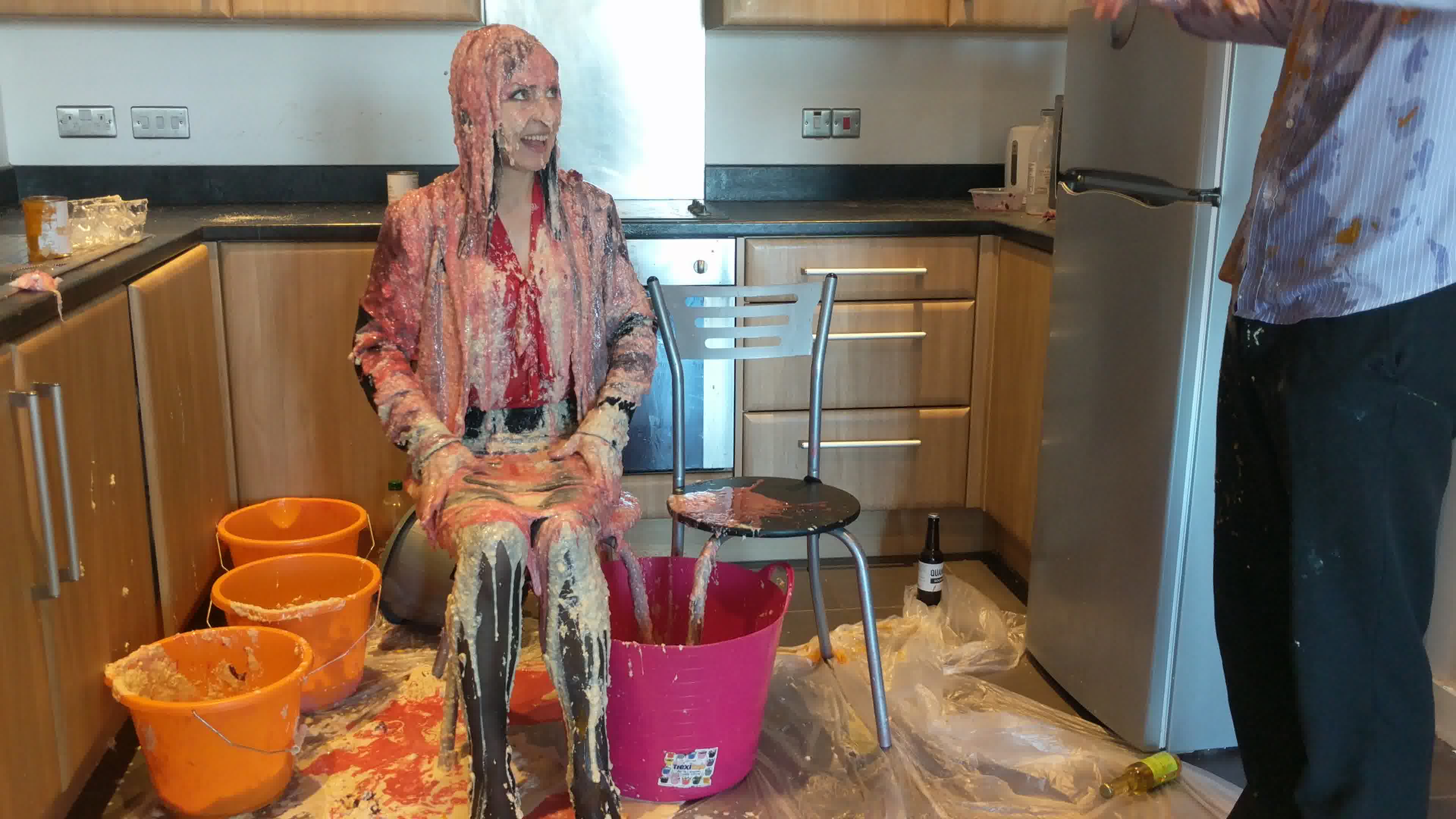 mess-virgin-in-work-gear-vs-stale-slime_