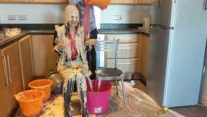 mess-virgin-in-work-gear-vs-stale-slime_