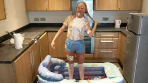sexy-scottish-blonde-custard-and-trifle_