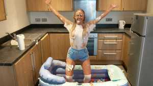 sexy-scottish-blonde-custard-and-trifle_